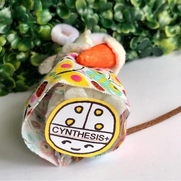 Bunny ears mouse hand-sewn felt carrot art doll Hand Crafted handmade - Picture 8 of 9